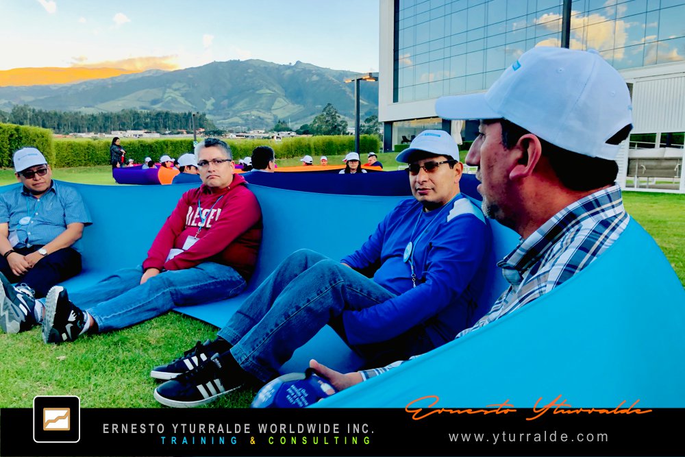 Experiencia outdoor de cuerdas bajas para equipos de alto desempeño